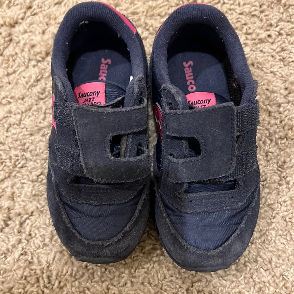 Saucony tennis shoes